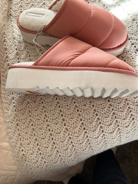 NWT size M Maeve Coral Pink Quilted Faux-Shearling Slide Slippers - Picture 2 of 5